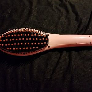 Heat styling brush